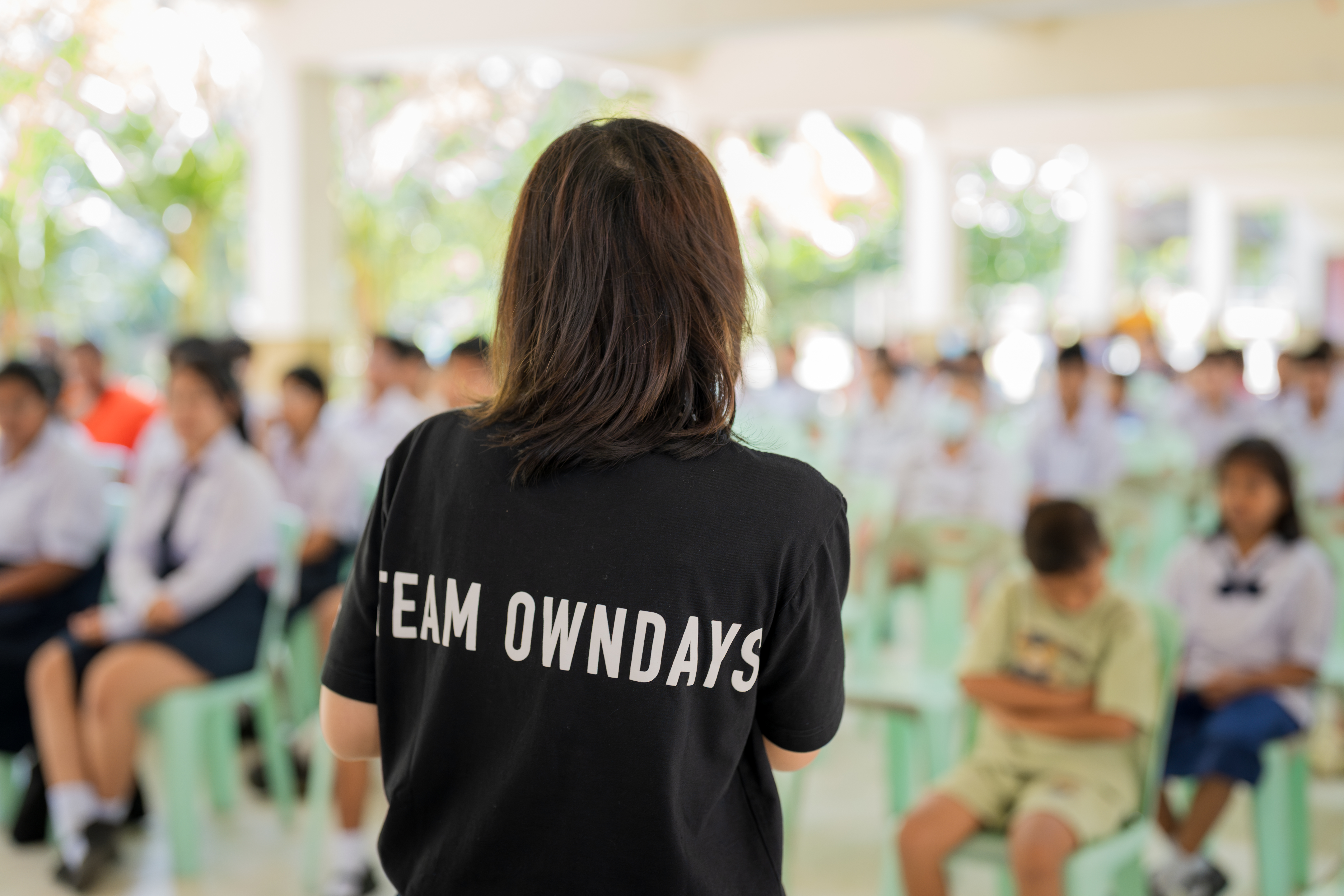 พนักงาน OWNDAYS ตรวจสายตาชุมชนชนบท มอบแว่นตาคุณภาพ โอนเดส์